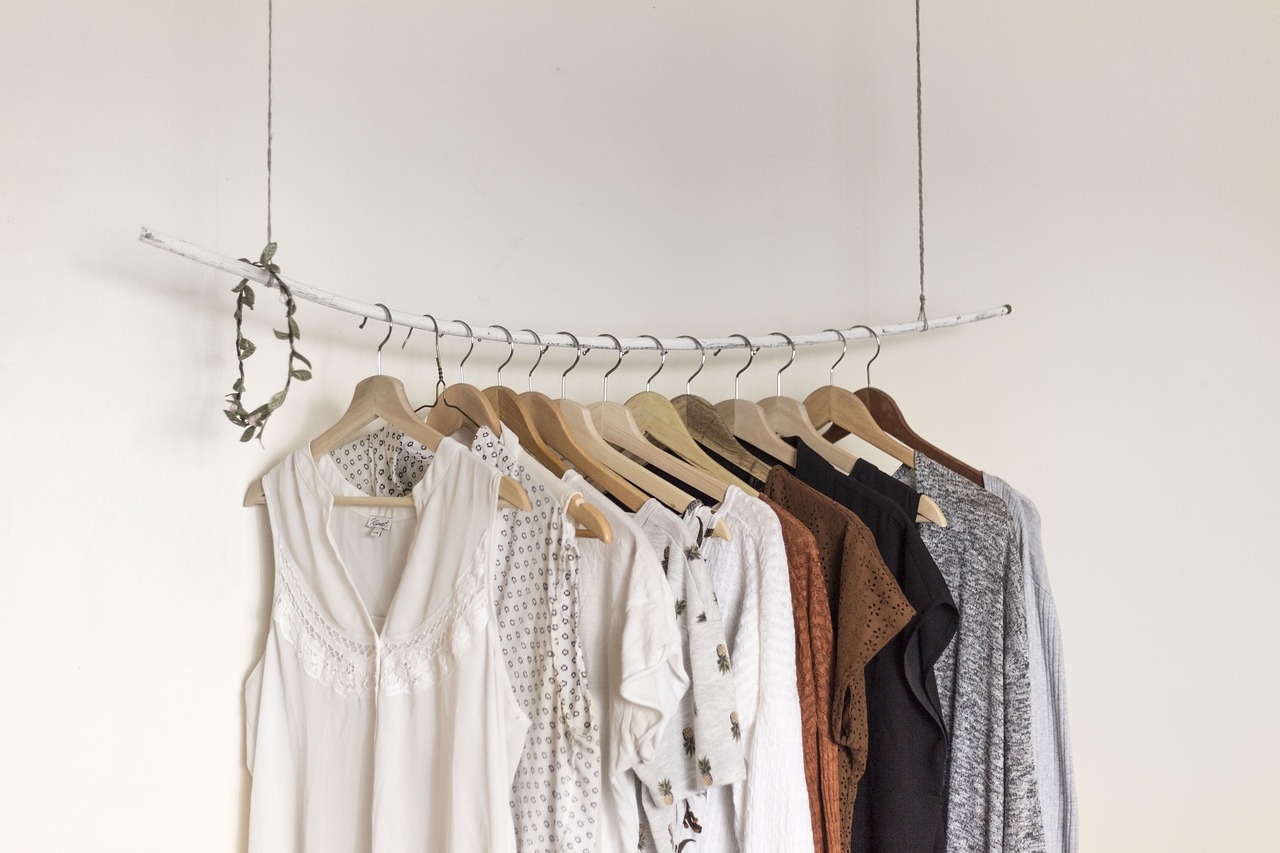 Minimalistische Garderobe: Weniger ist mehr